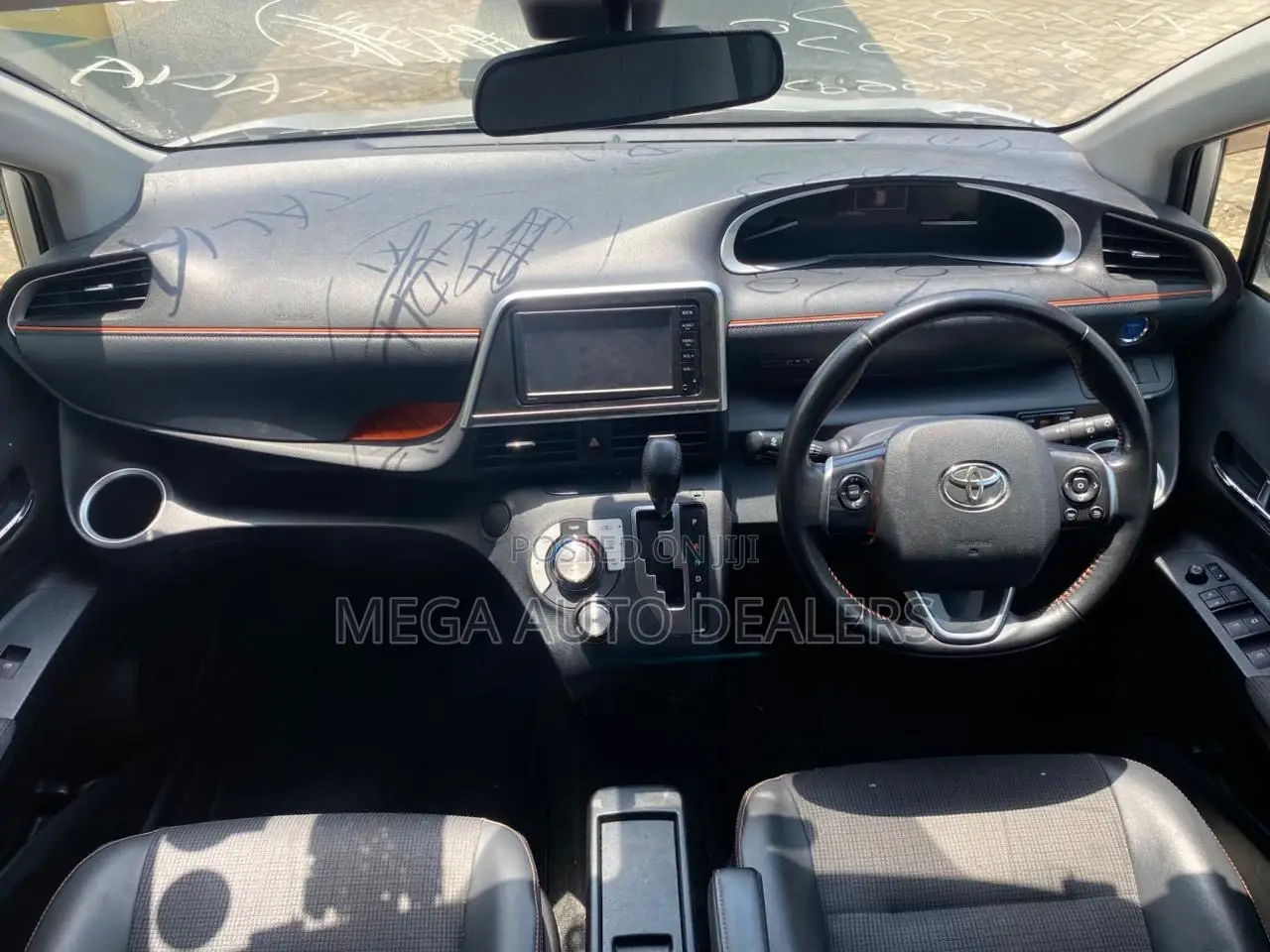 Toyota Sienta 2018 Silver