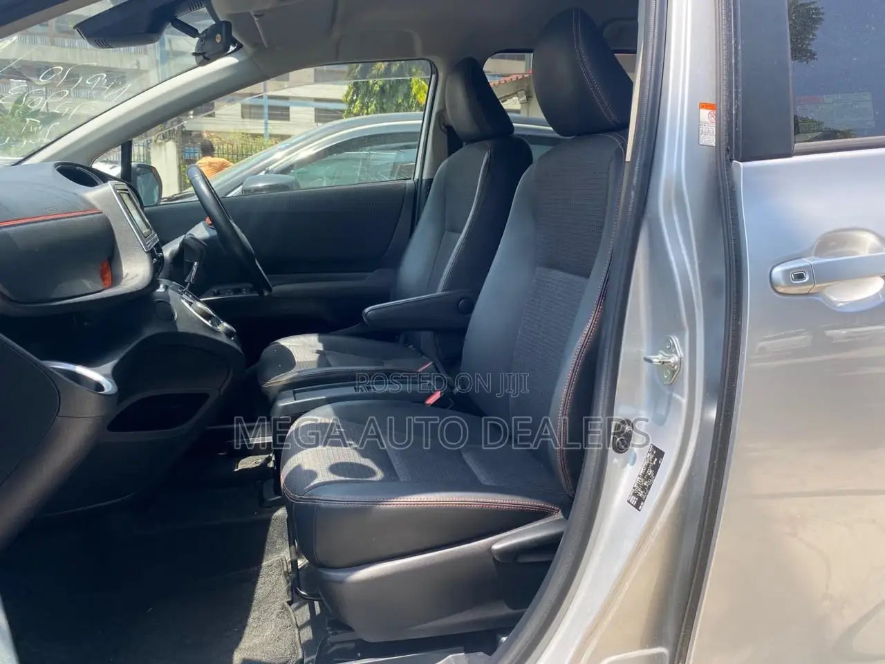 Toyota Sienta 2018 Silver