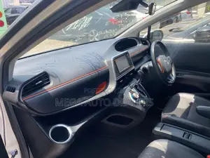 Toyota Sienta 2018 Silver