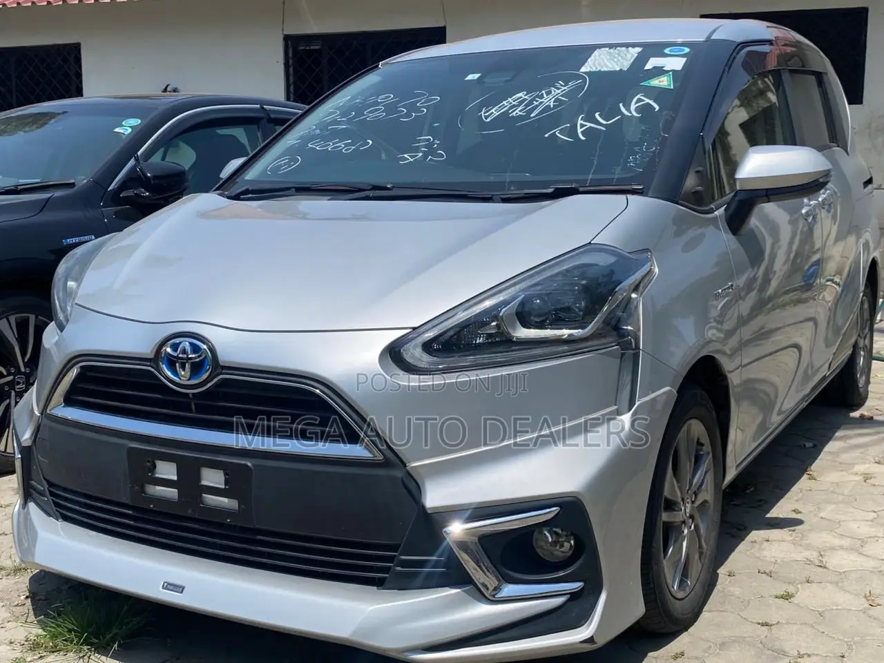 Toyota Sienta 2018 Silver