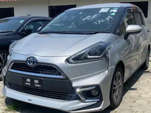 Toyota Sienta 2018 Silver