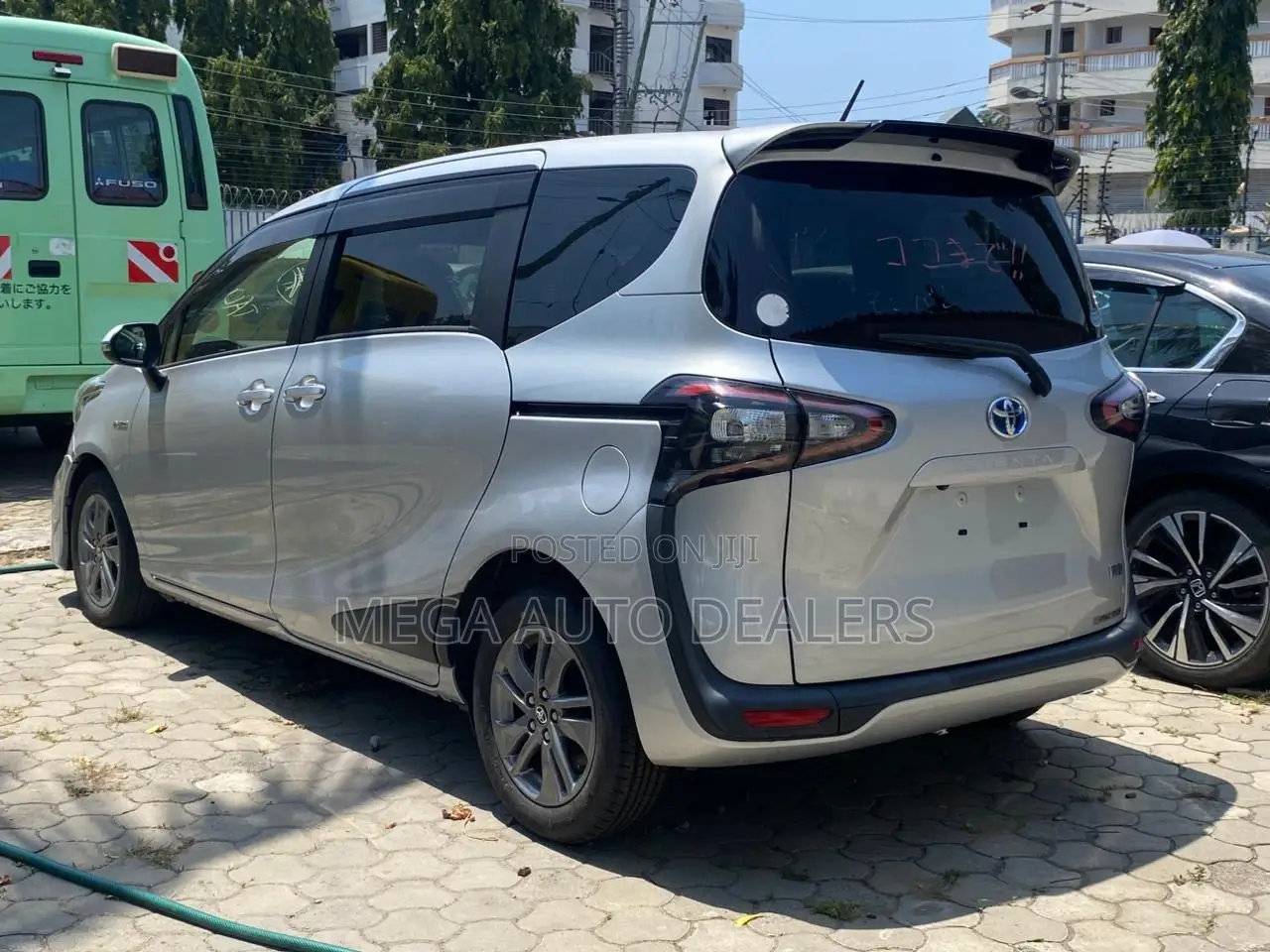Toyota Sienta 2018 Silver