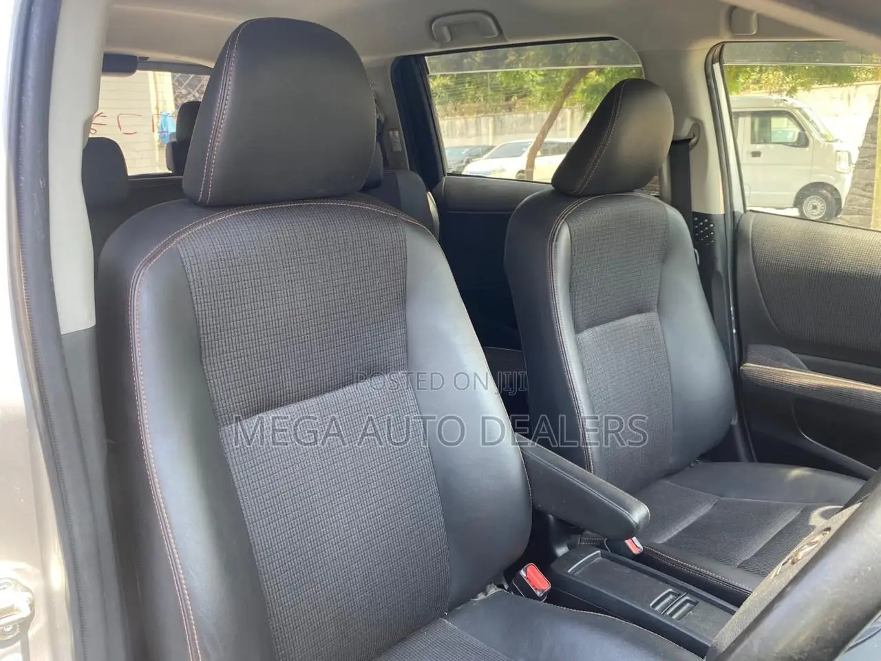 Toyota Sienta 2018 Silver