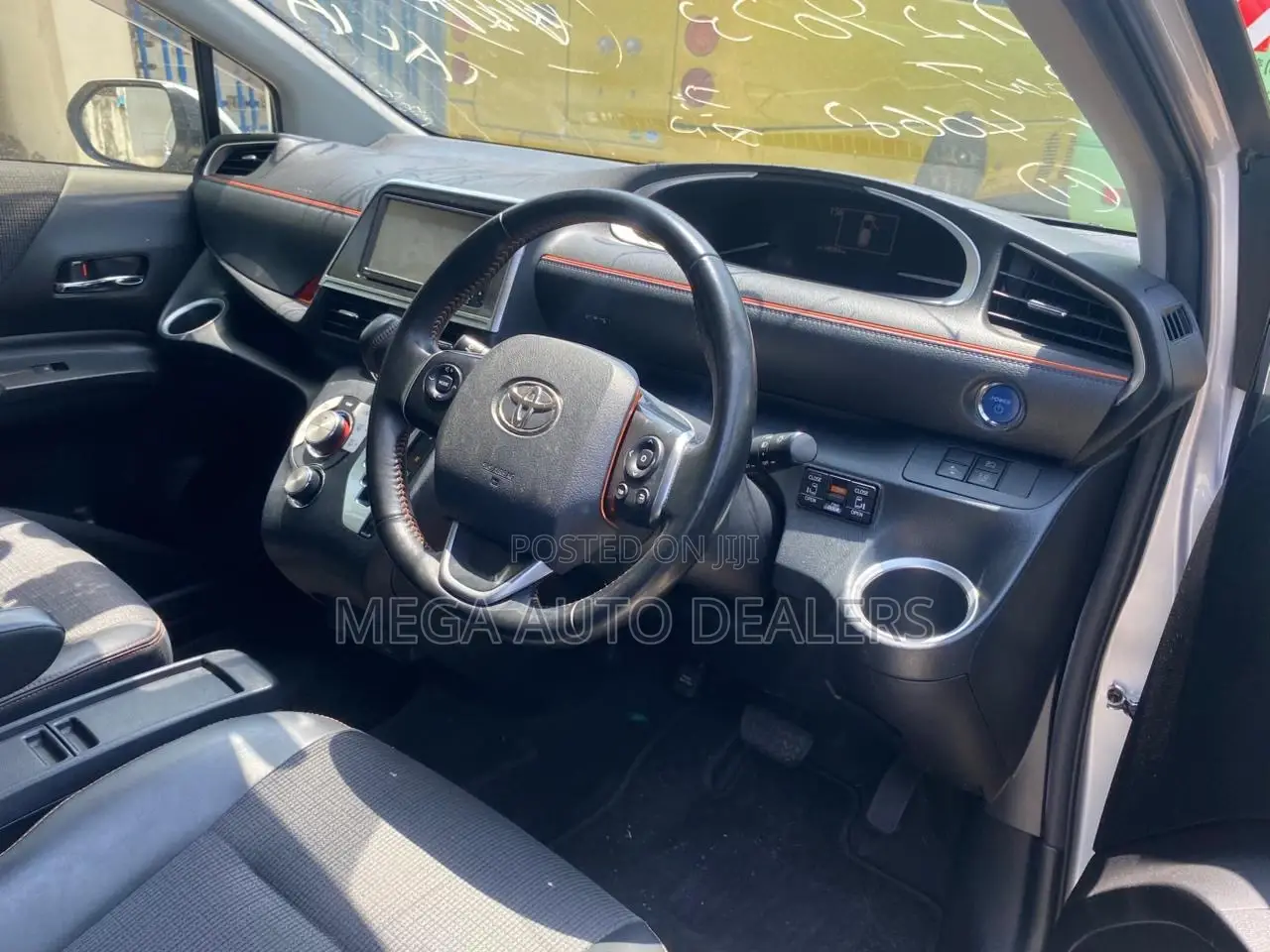 Toyota Sienta 2018 Silver