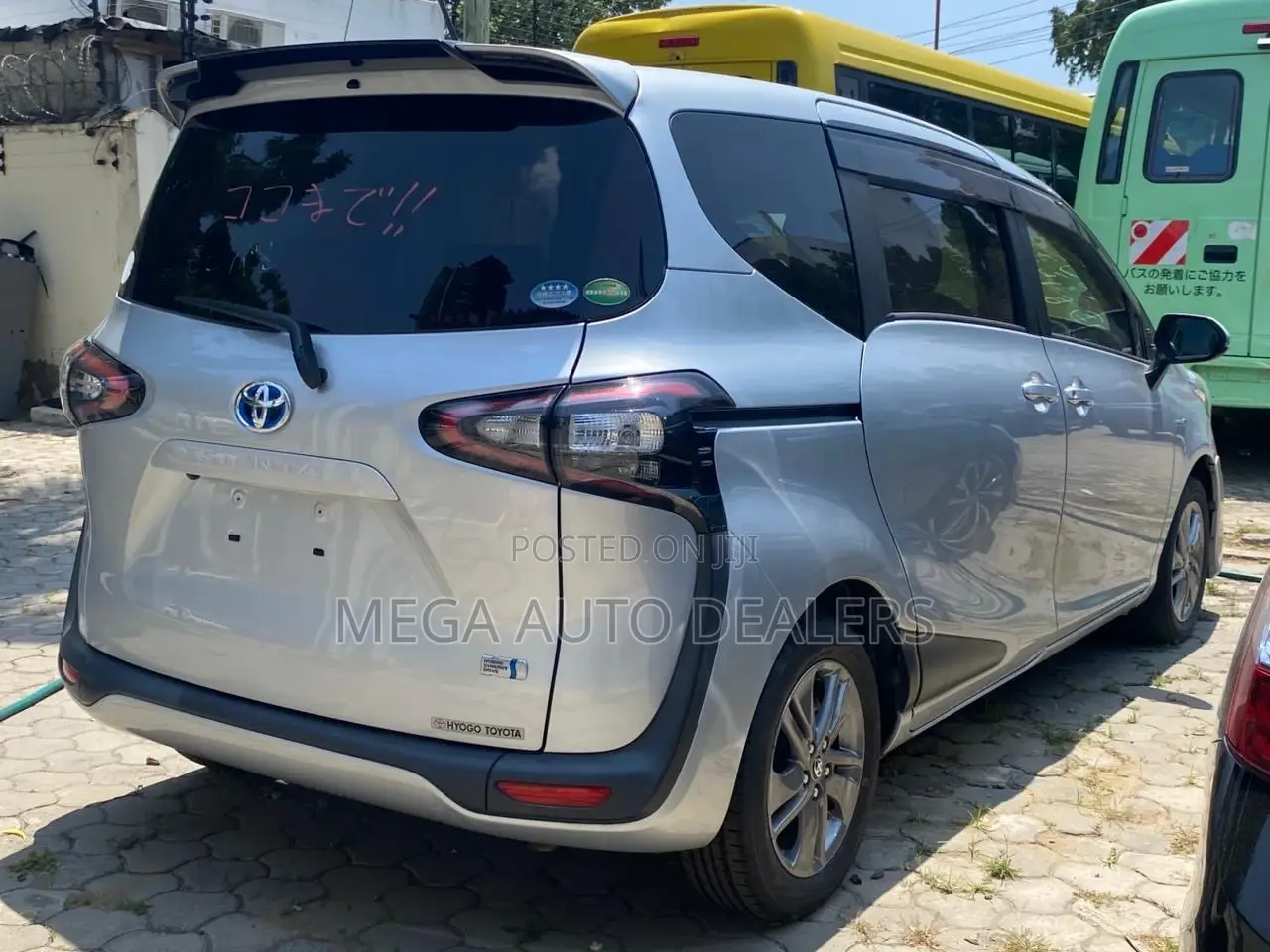 Toyota Sienta 2018 Silver