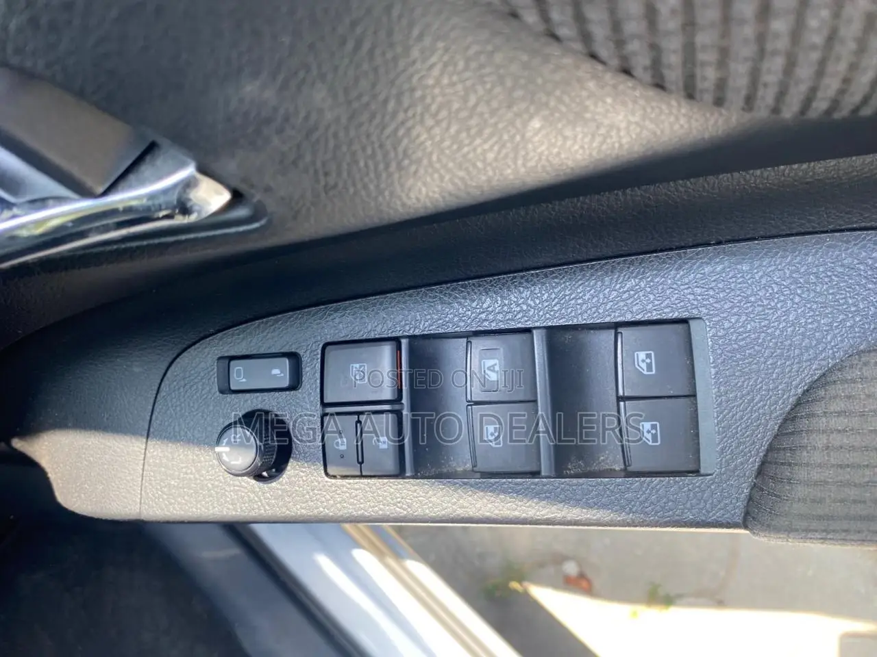 Toyota Sienta 2018 Silver