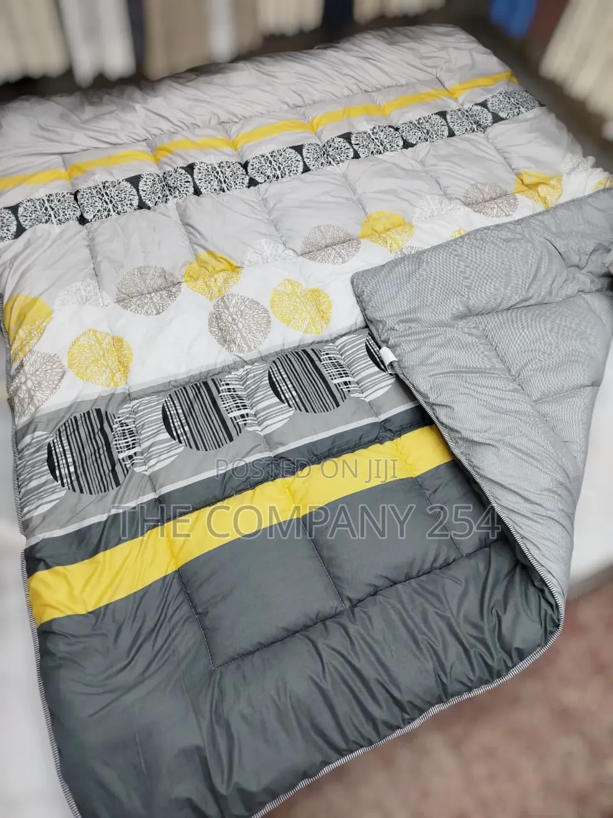 *Double Sided Heavy Cotton Binded Duvet* Size: 6×7 Pillowcases