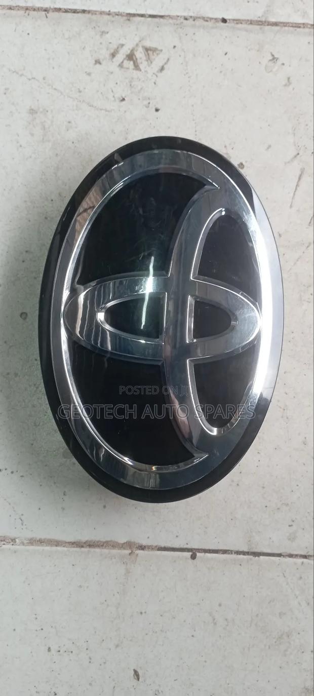 Toyota Prado Fj 150, Lc 200 Series Front Grille Logo Emblem