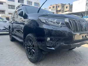 Toyota Land Cruiser Prado 2022 Black