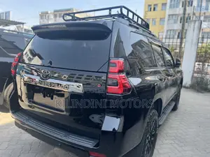 Toyota Land Cruiser Prado 2022 Black