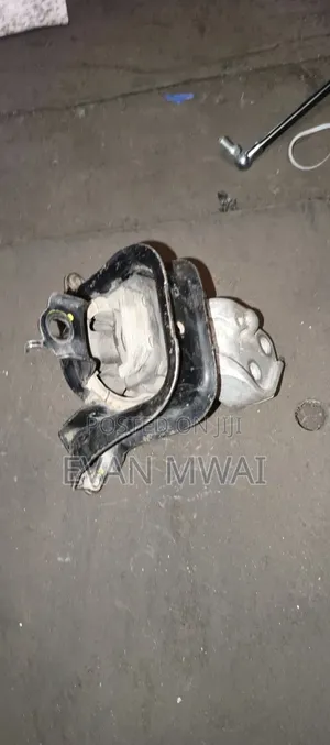 Toyota Probox Old Model Engine Mounting