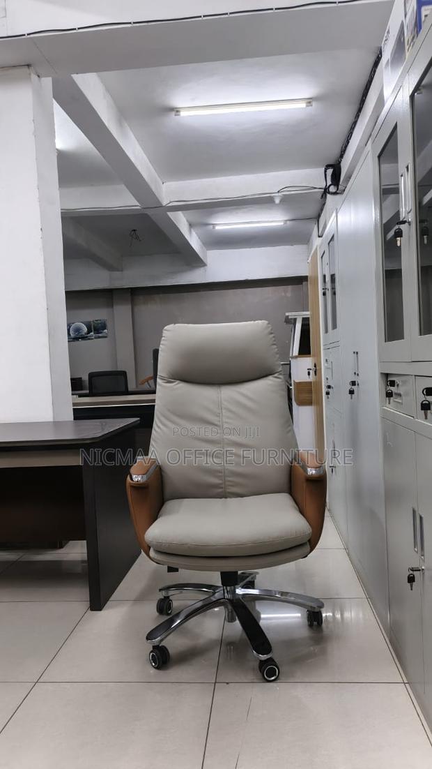Sleek Comfort for Modern Workspaces Executive Chair - thumbnail 2