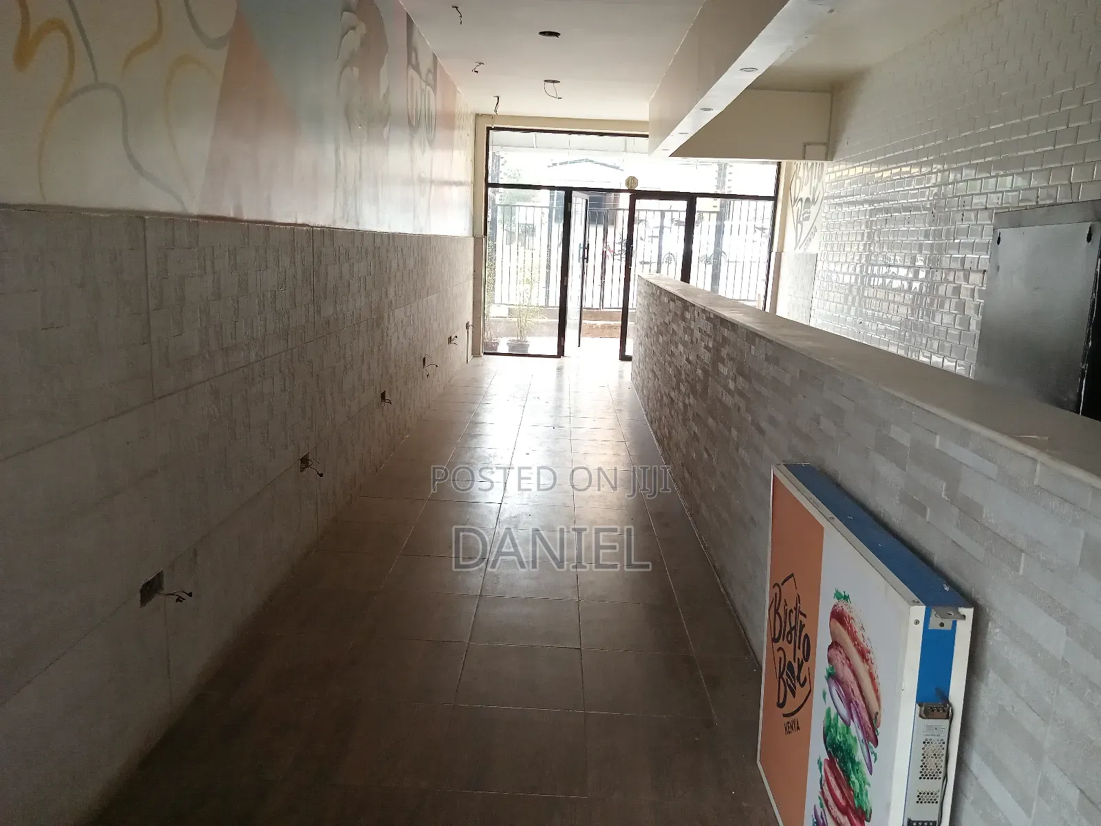 Shop/Showroom to Let in Westlands