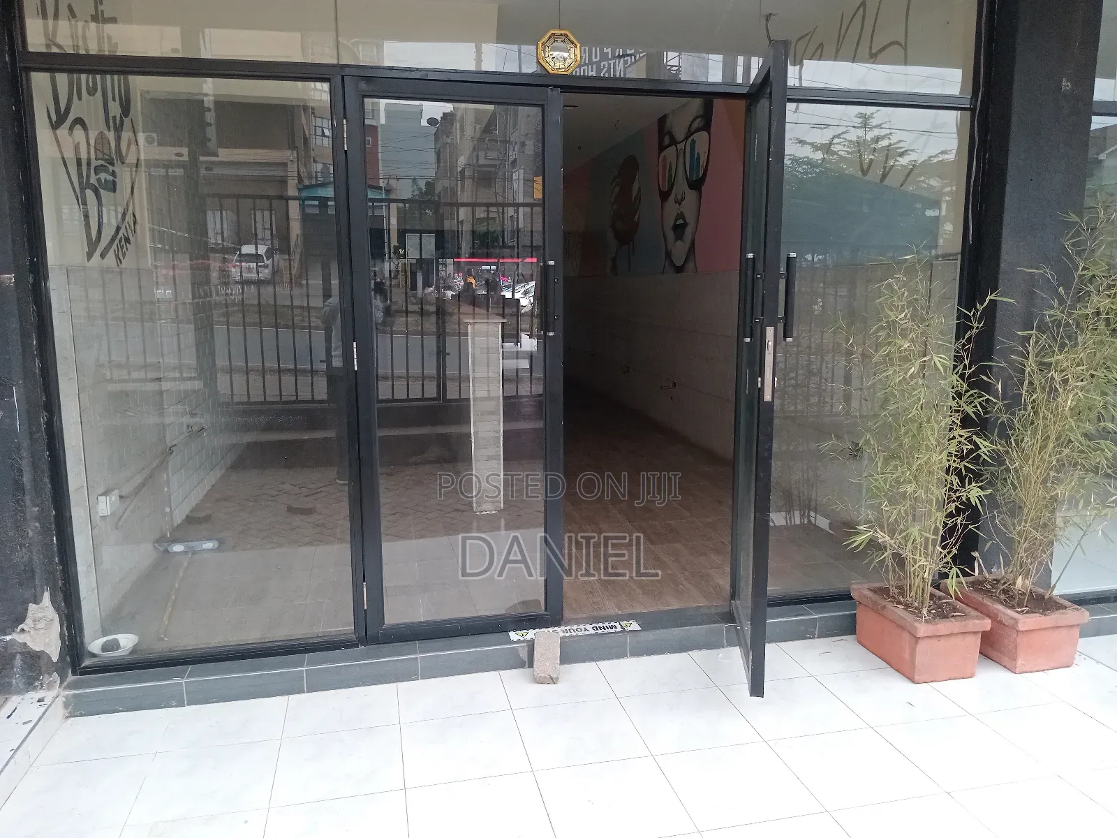 Shop/Showroom to Let in Westlands