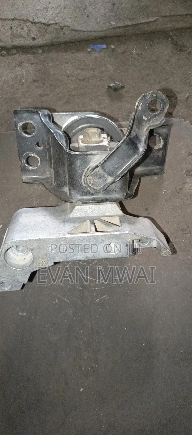 Nissan Tilda Engine Mounting - main view