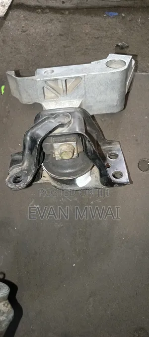 Nissan Tilda Engine Mounting