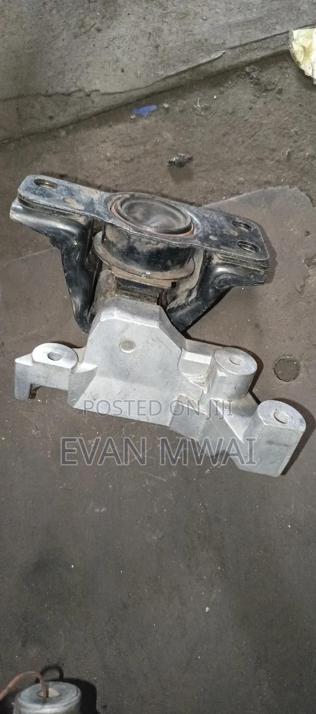 Nissan Tilda Engine Mounting - thumbnail 3