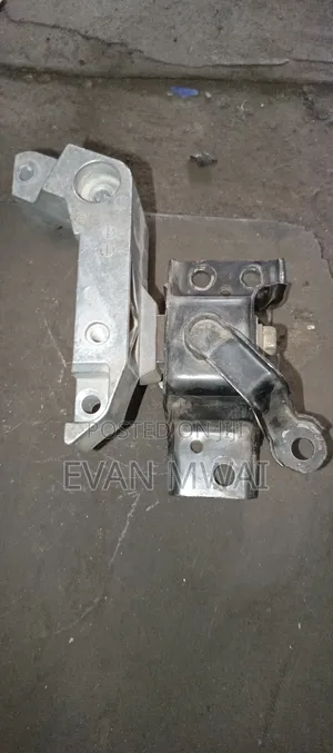 Nissan Tilda Engine Mounting