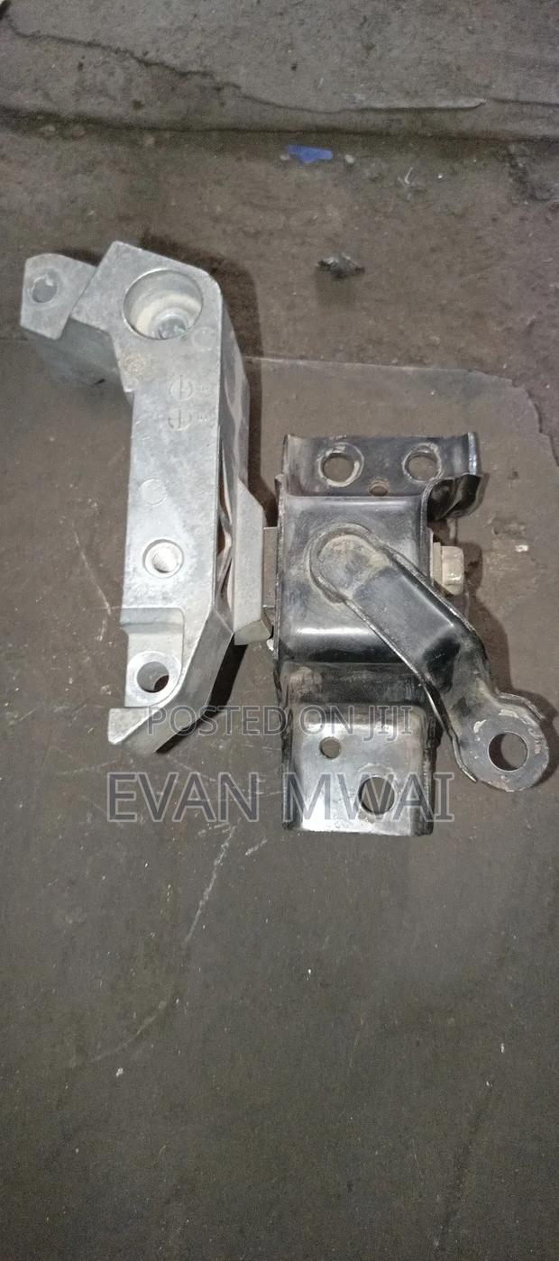 Nissan Tilda Engine Mounting - thumbnail 4