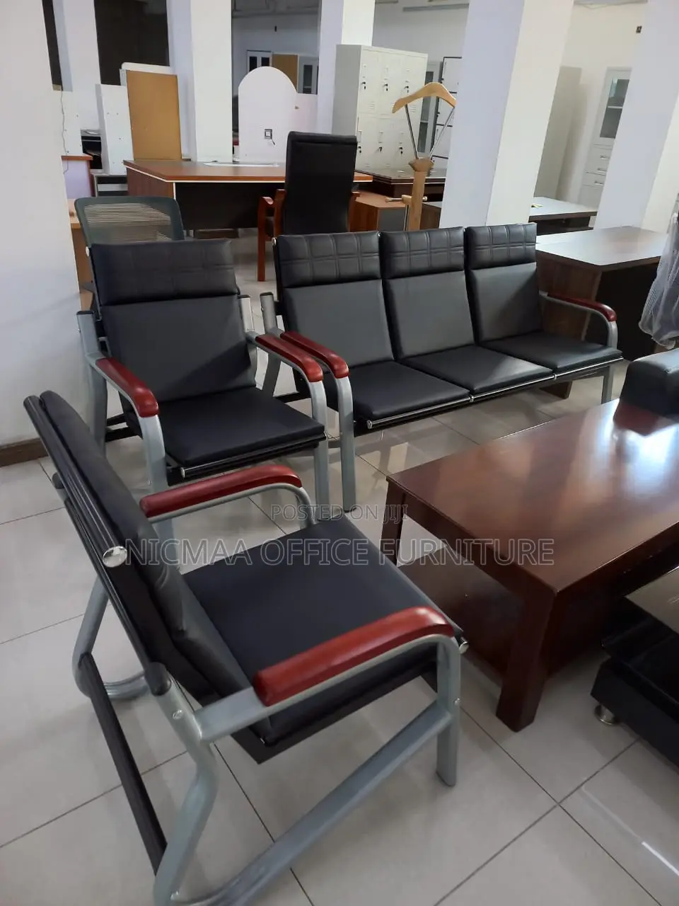 5-Seater Black Cushioned Sofa Waiting Simple Sofa