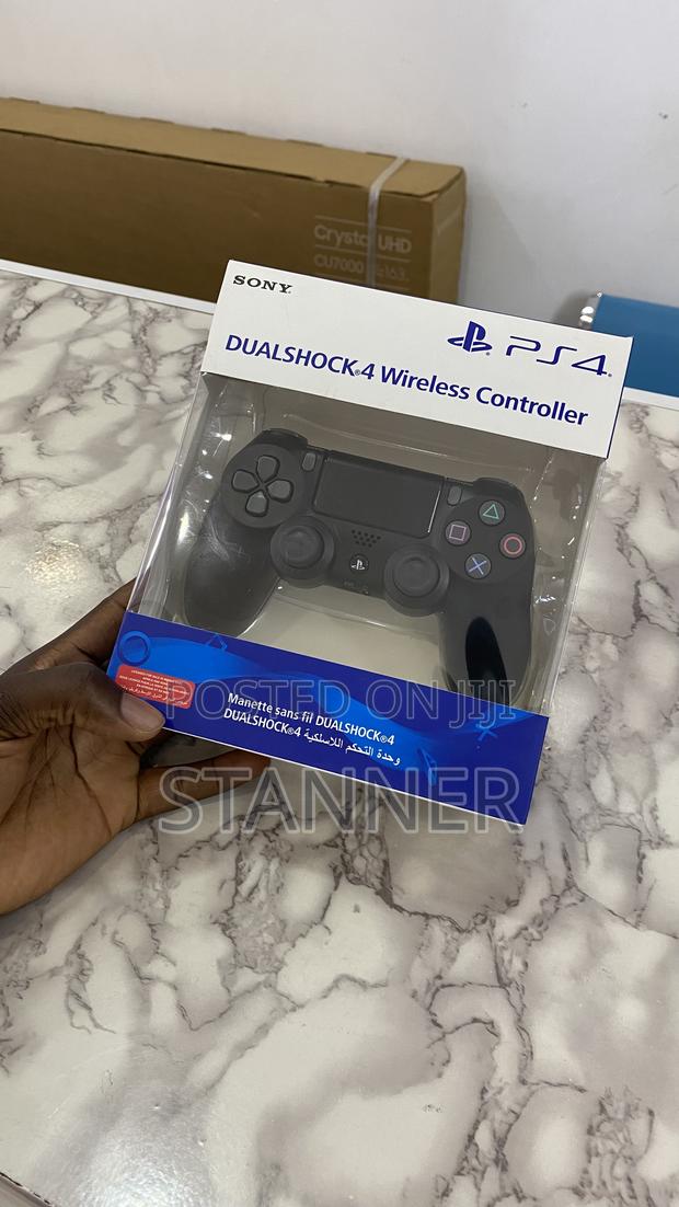 Play Station 4 - thumbnail 2