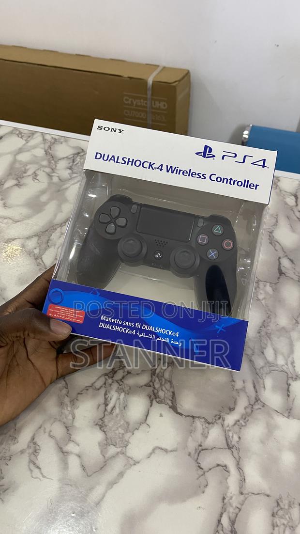 Play Station 4 - thumbnail 4