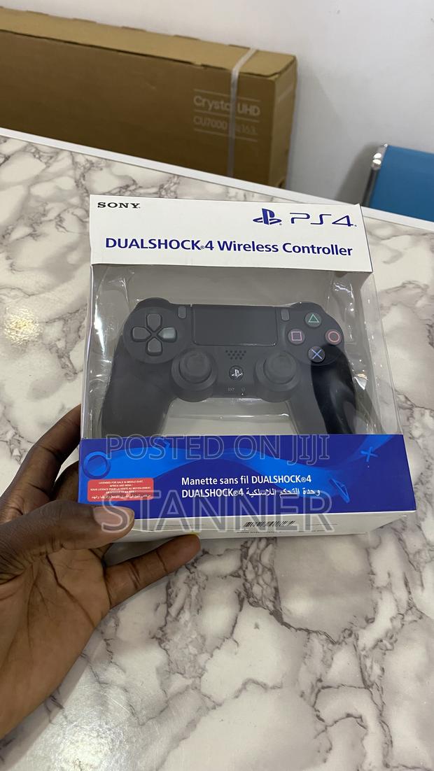 Play Station 4 - thumbnail 3
