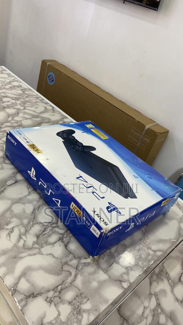 Play Station 4 - thumbnail 2