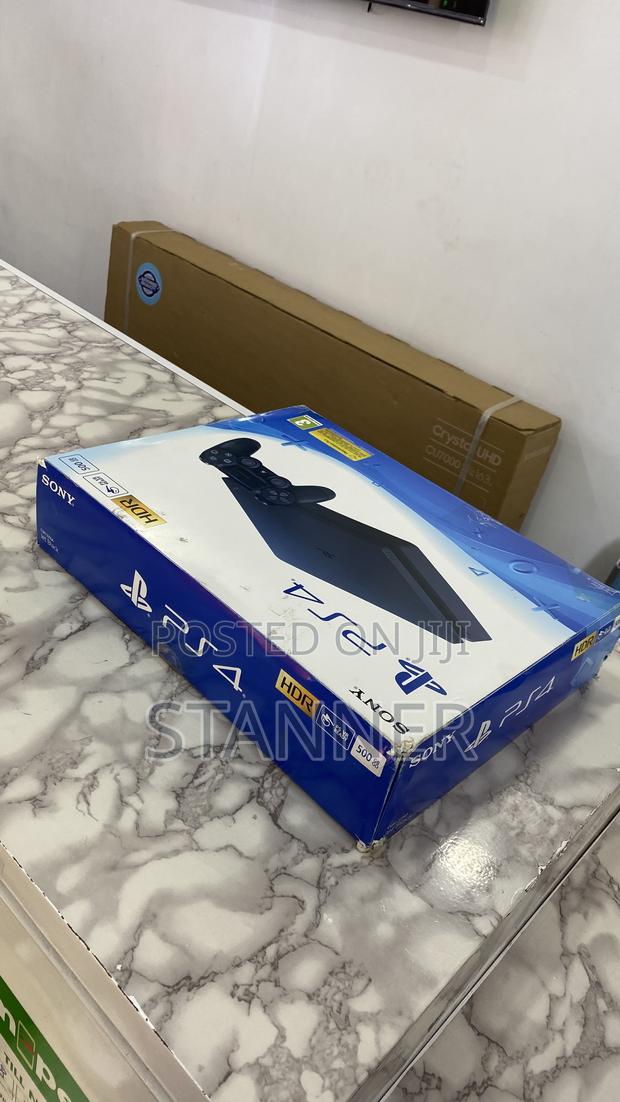 Play Station 4 - thumbnail 4