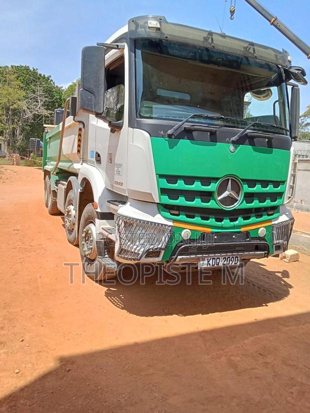 Mercedes Benz Arcos Tipper - main view