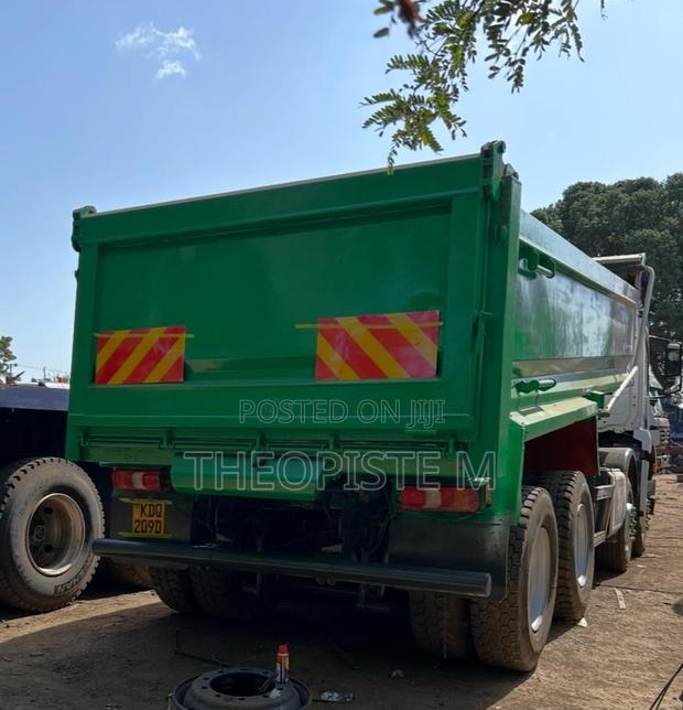 Mercedes Benz Arcos Tipper - thumbnail 4