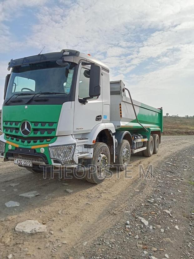 Mercedes Benz Arcos Tipper - thumbnail 5