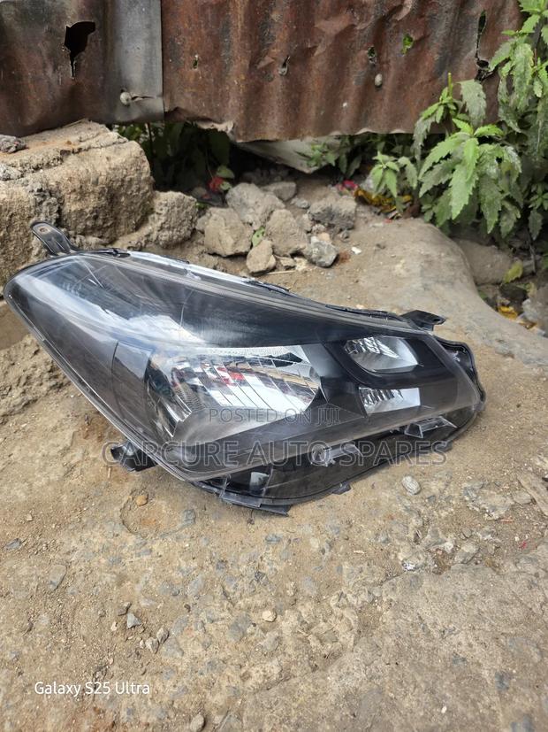 Vitz 2015 to 2018 Headlight 52-259 - thumbnail 2