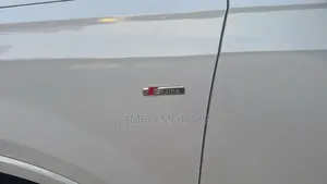 Audi Q7 45 SE Premium AWD quattro 2019 White