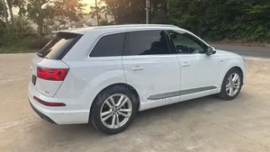 Audi Q7 45 SE Premium AWD quattro 2019 White