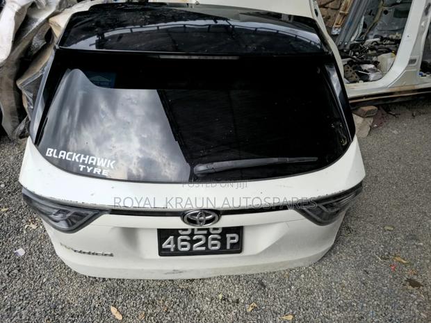 Toyota Harrier Boot/Tailgate 2014/2015/2016/2017/2018 Manual - thumbnail 3