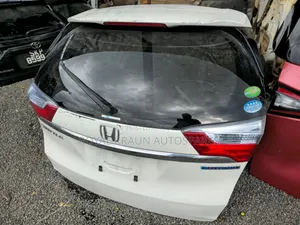 Honda Fit Shuttle Boot/ Tailgate