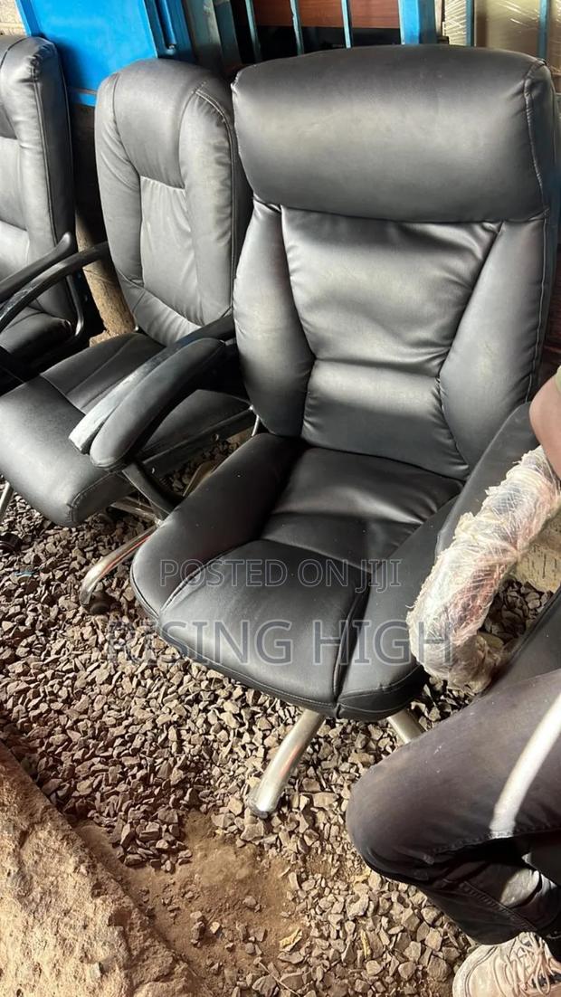 Comfortable Executive Office Chair – Adjustable
