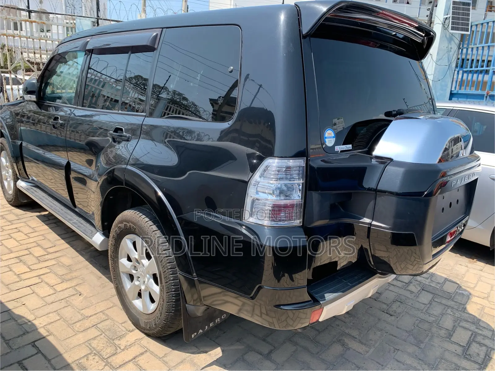Mitsubishi Pajero V80 3.2 DI-D 2018 Black