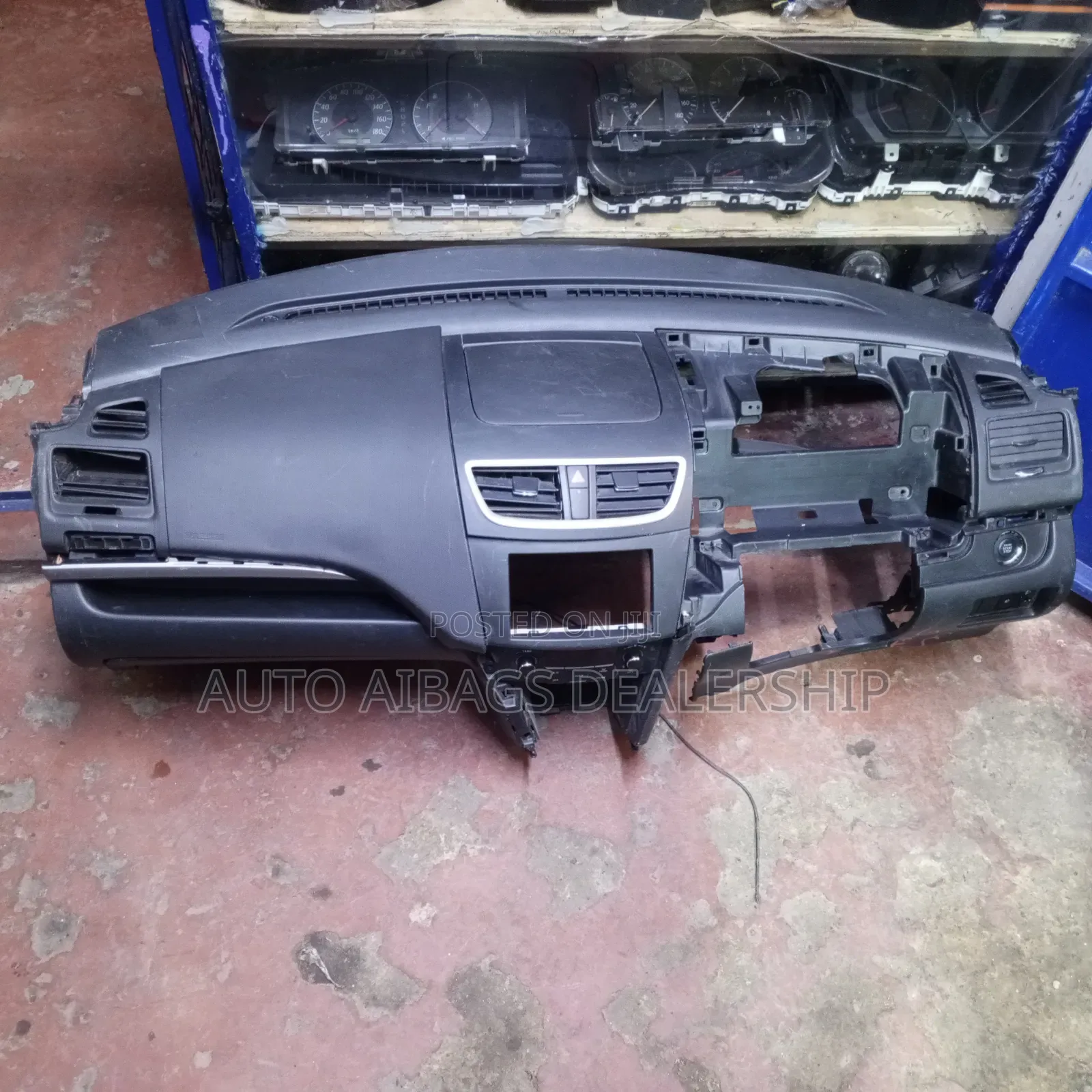 Dashboard Suzuki Swift.