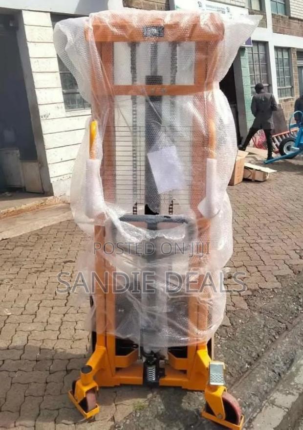 Hand Operated Stacker - thumbnail 3