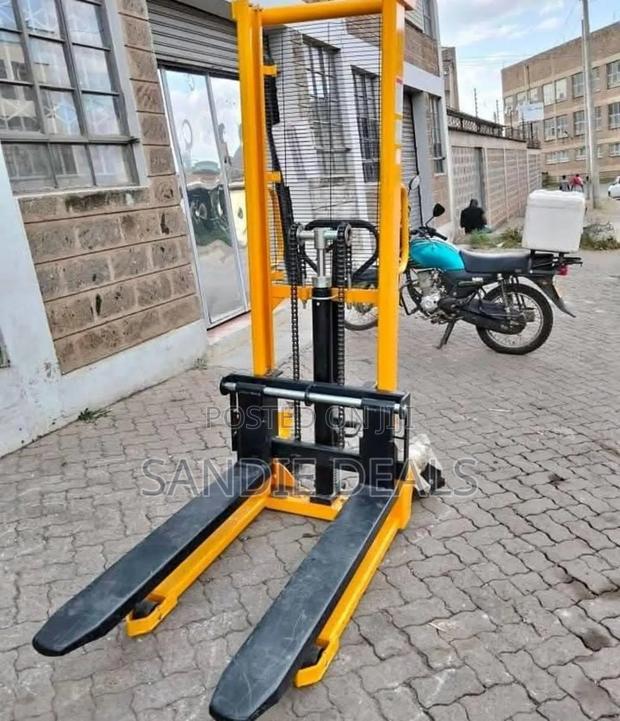 Walk Behind Manual Stacker - main view