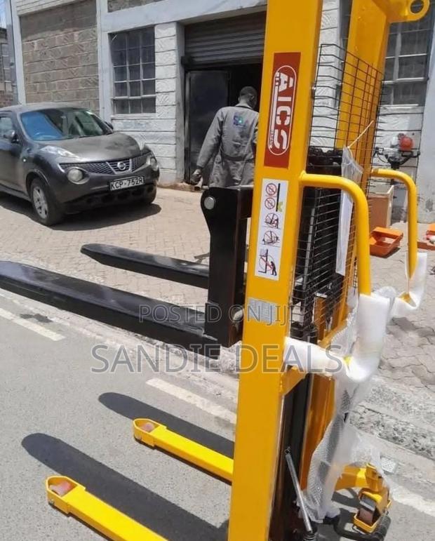 Hand Lift Manual Stacker - thumbnail 3