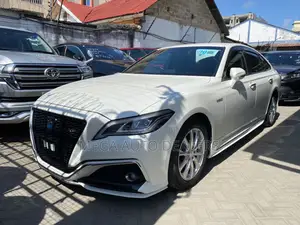Toyota Crown 2018 White