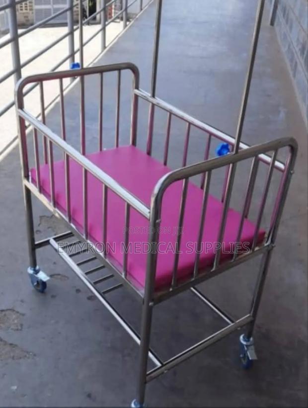 Hospital Baby Cot - main view
