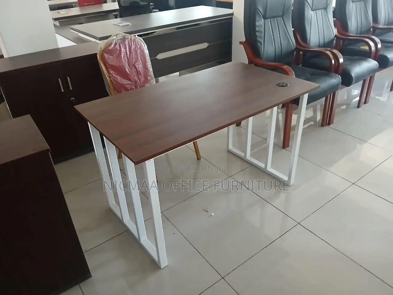 Modern. Minimal. Purposeful Advanced Desk