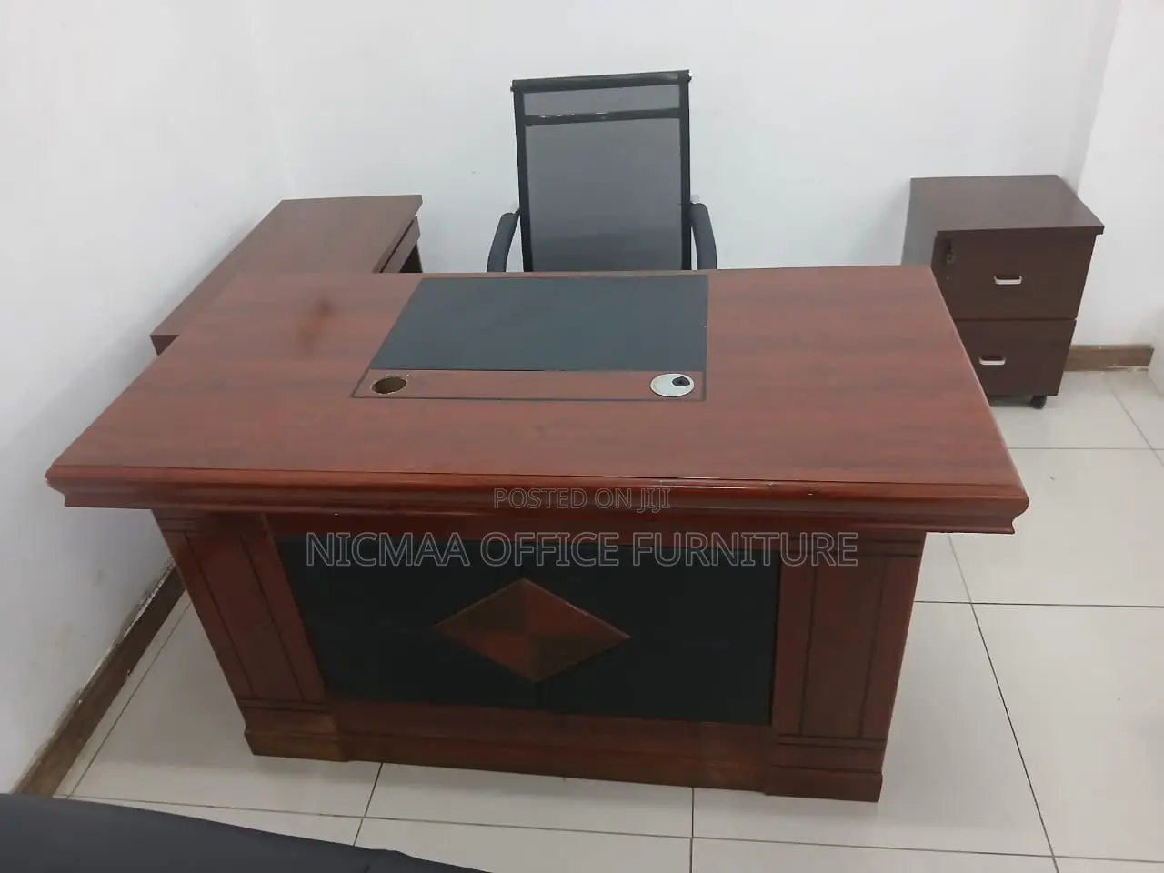 Command Presence. Seamless Functionality Executive Desk
