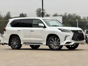 Lexus LX 570 AWD 2018 White