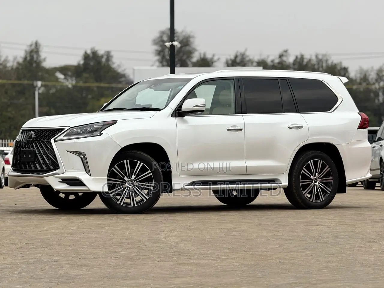 Lexus LX 570 AWD 2018 White