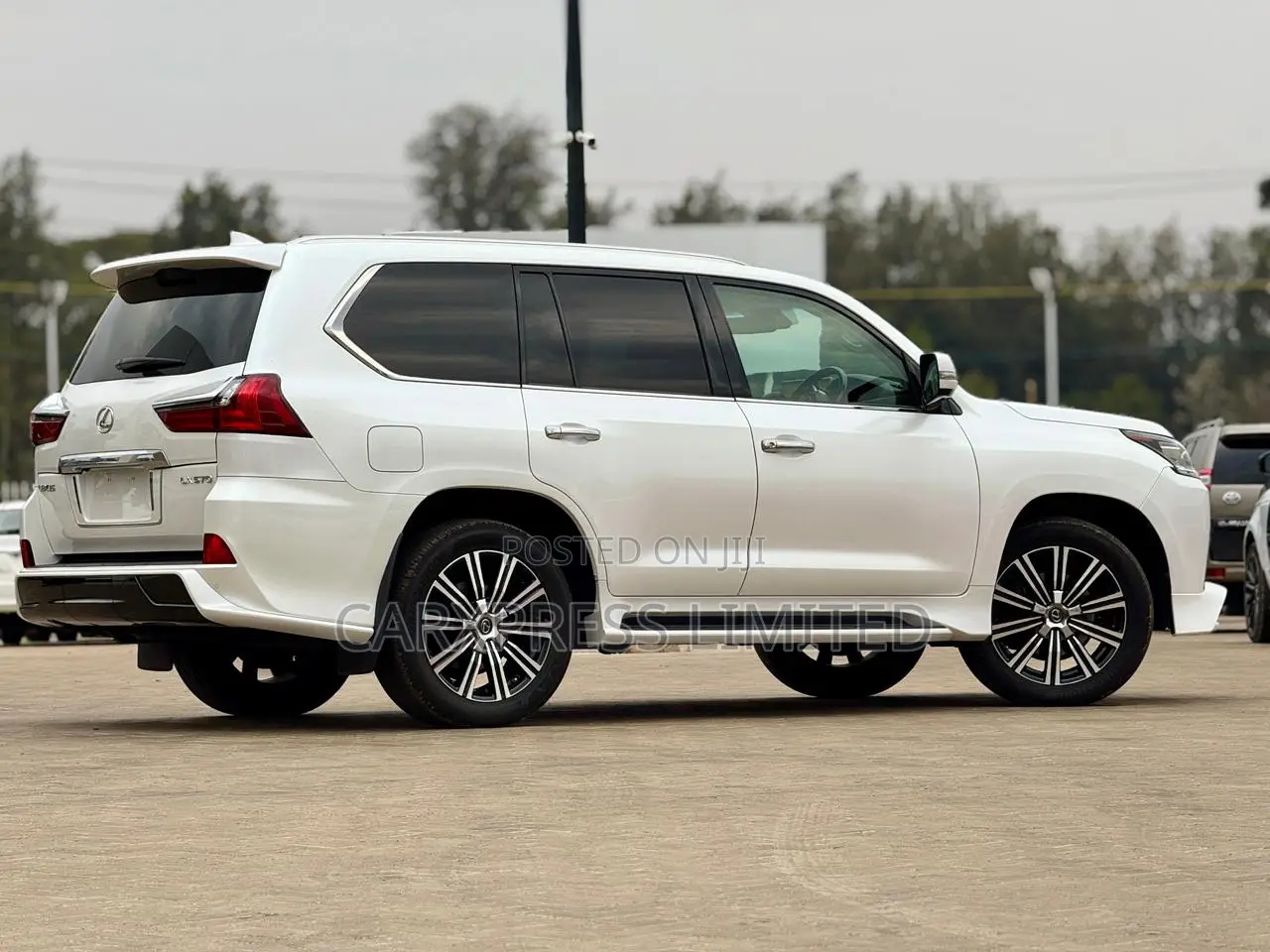 Lexus LX 570 AWD 2018 White